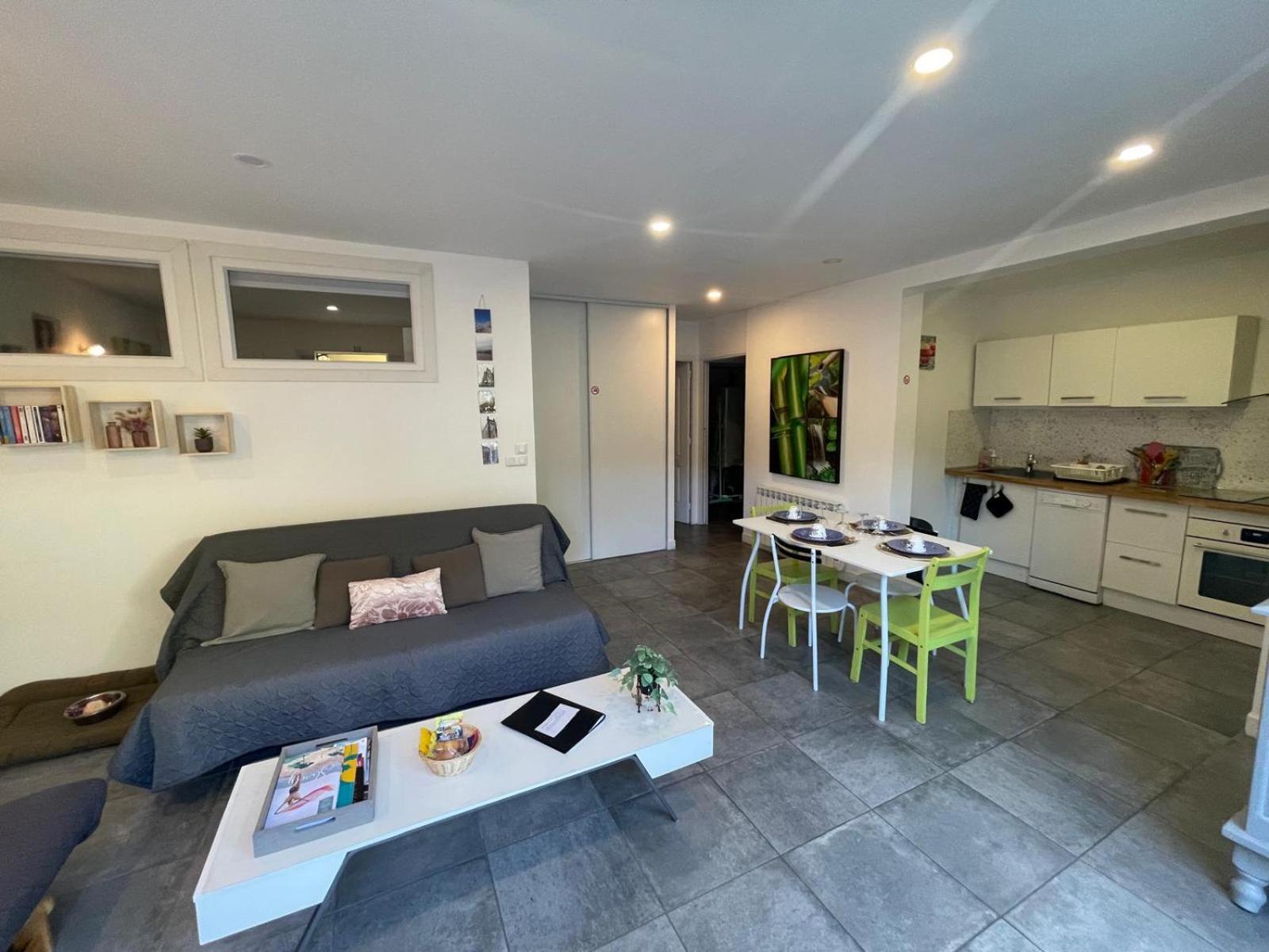 Appartement 50 M2/quartier Calme /5 Mn De La *